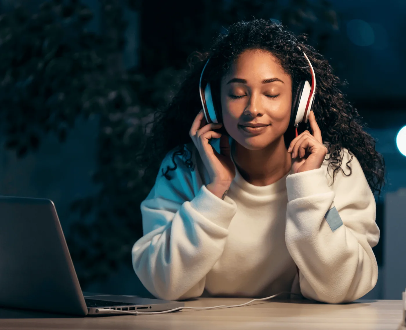 A member listening to a course on a laptop